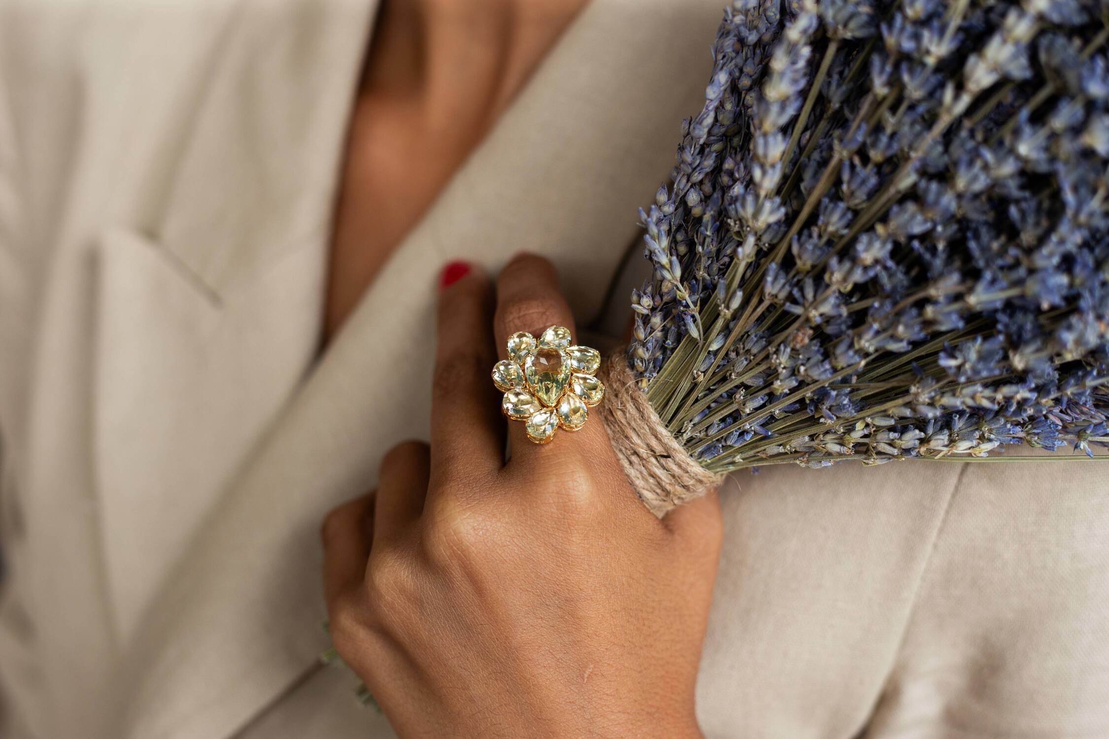 ANEL VALE RESINA PEROLADA BANHO OURO