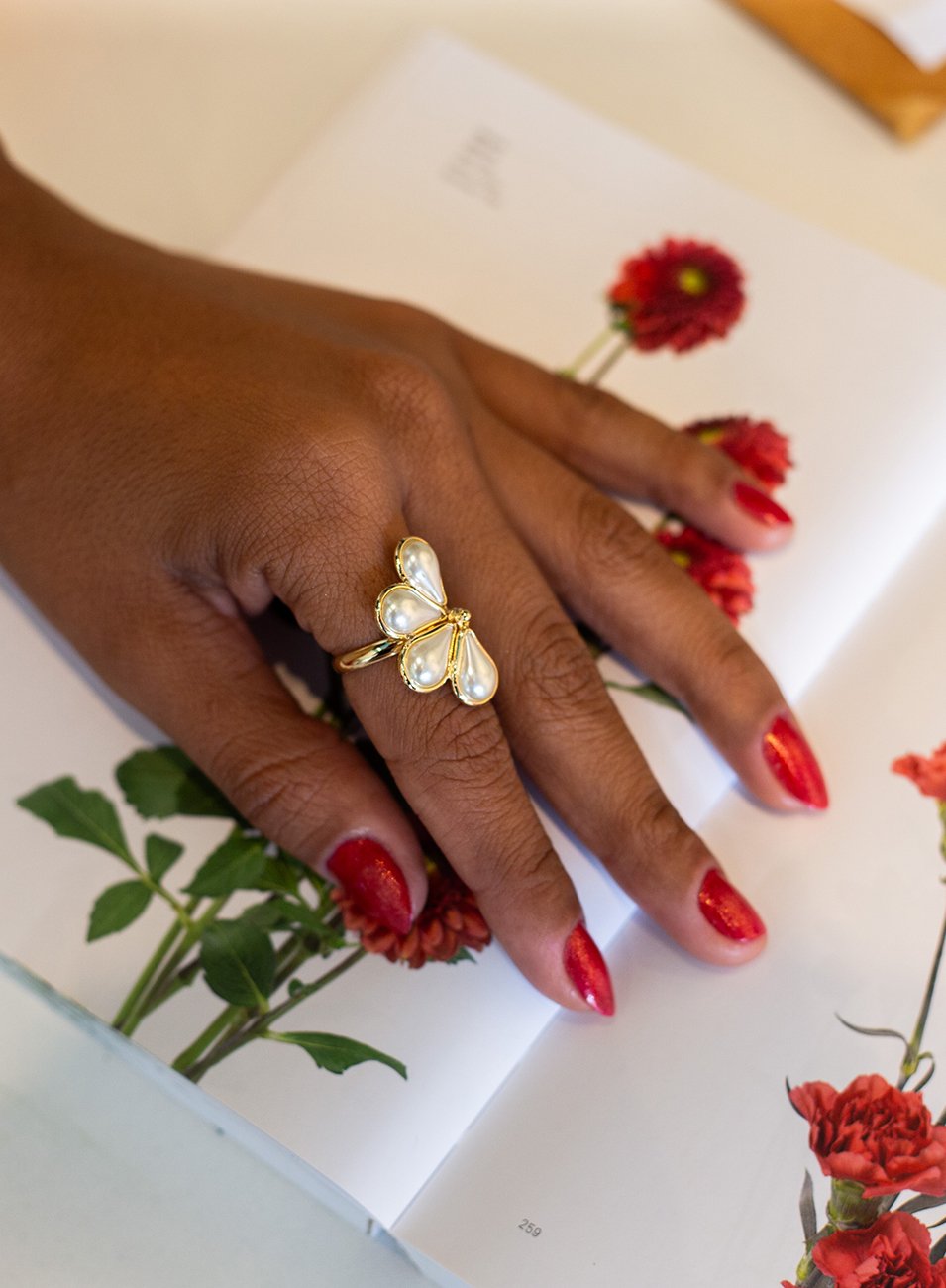 ANEL VALE RESINA PEROLADA BANHO OURO