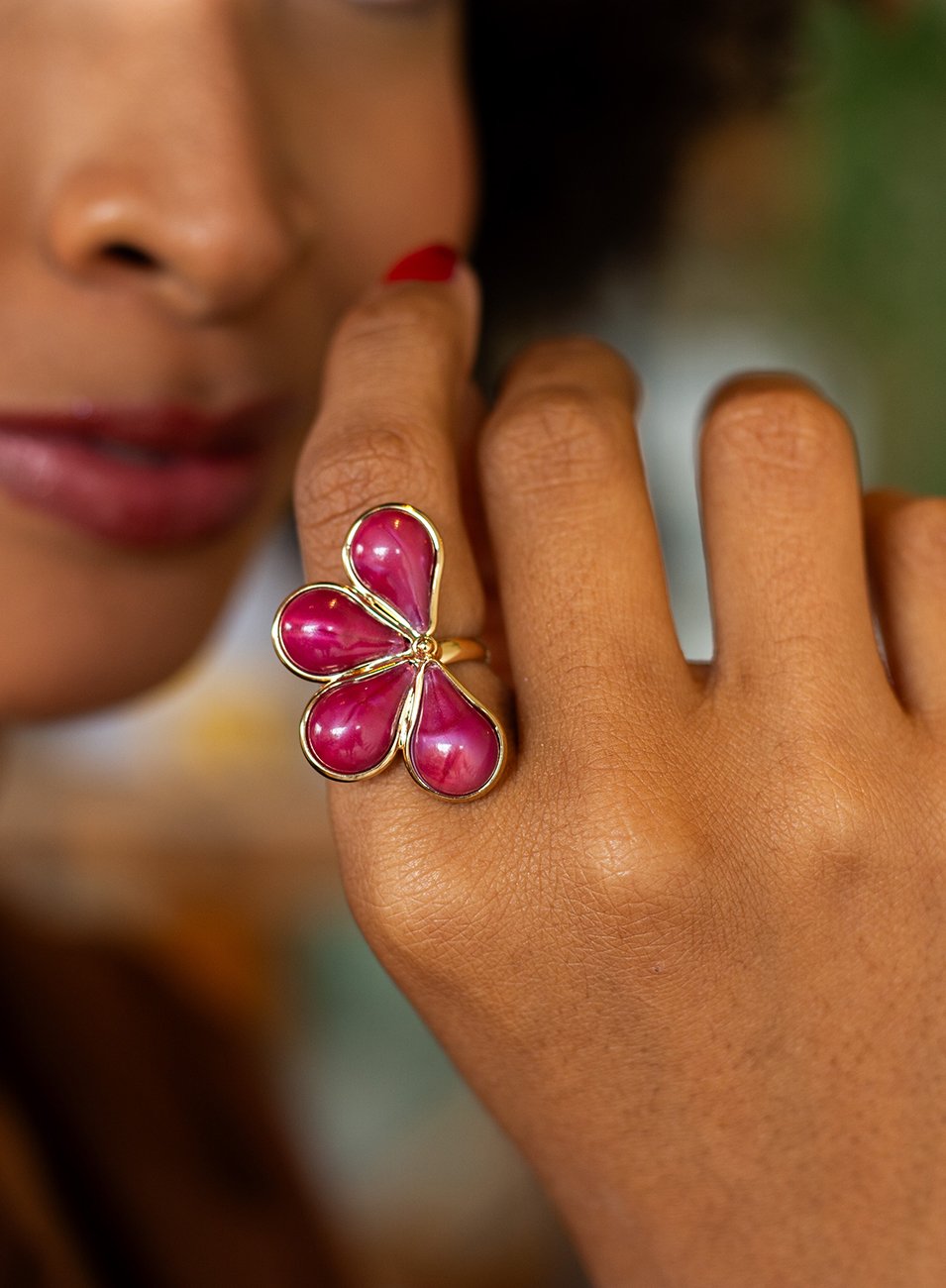 ANEL VALE RESINA PEROLADA ROXO BANHO OURO