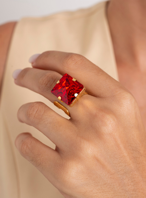 ANEL VIVI SWAROVSKI VERMELHO BANHO OURO