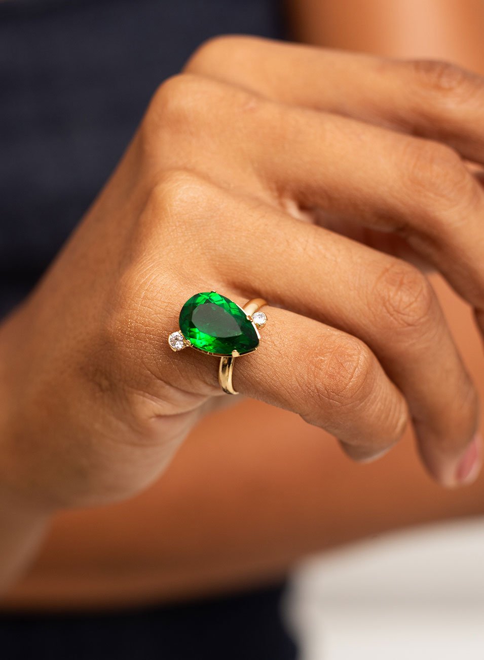 ANEL WINTOUR GOTA VERDE ESMERALDA OURO