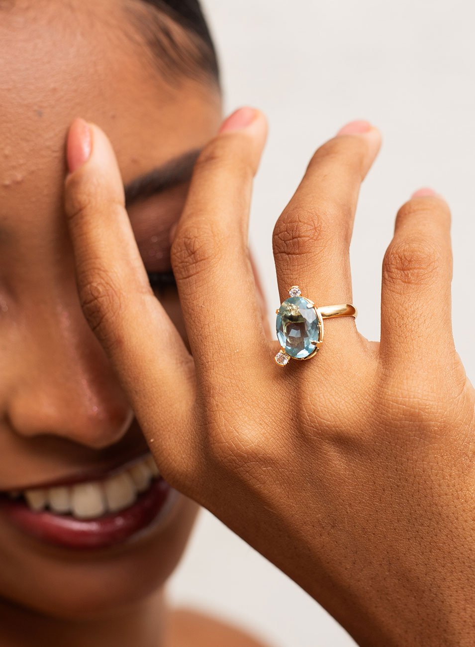 ANEL WINTOUR OVAL AZUL ÁGUA MARINHA BANHO OURO