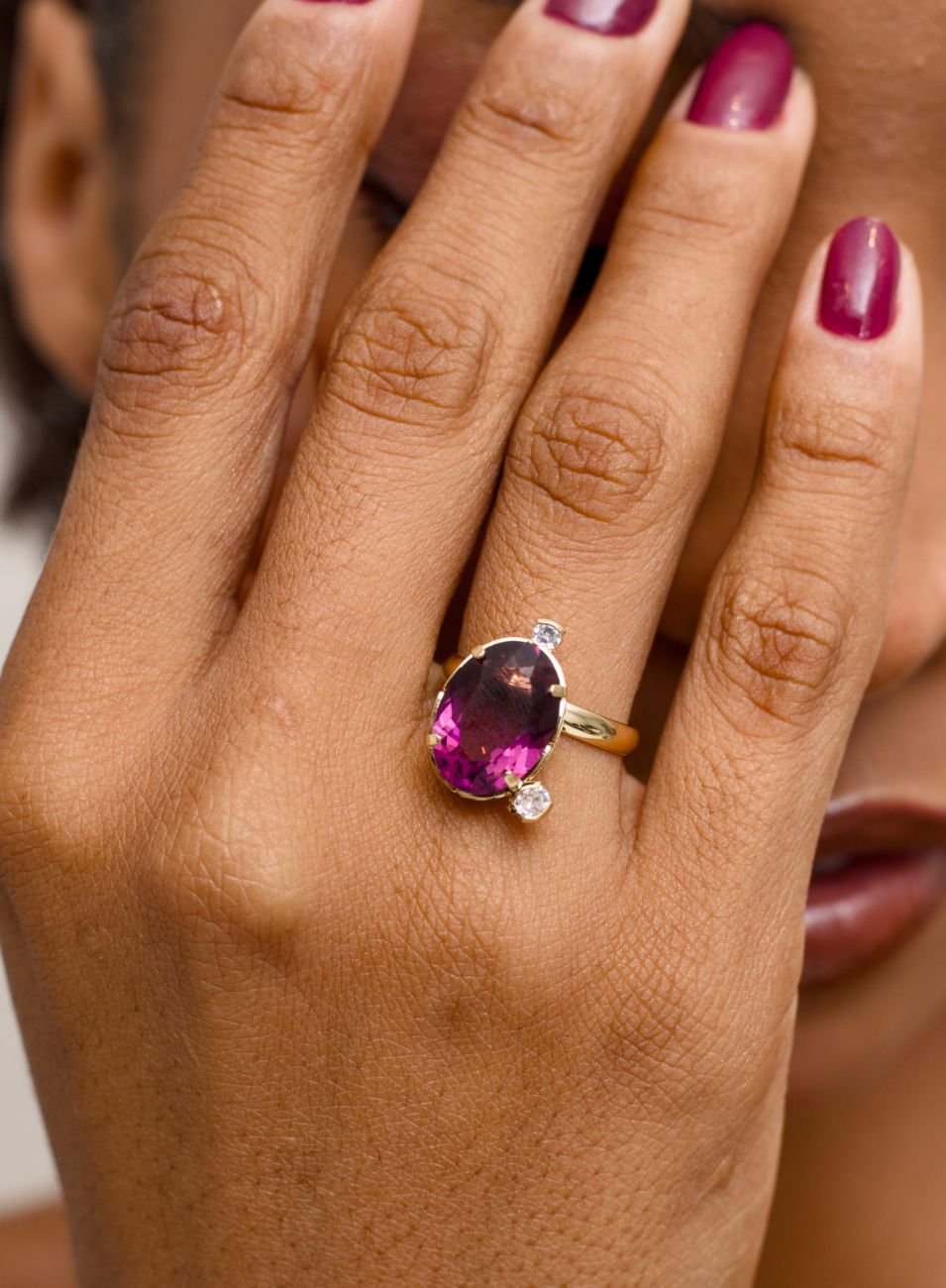 ANEL WINTOUR OVAL ROXO AMETISTA BANHO OURO