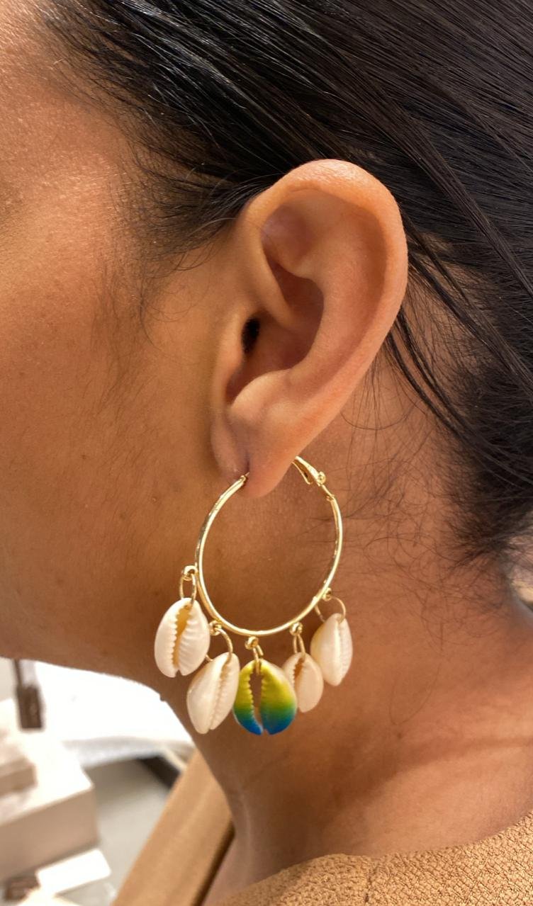 ARGOLAS CLARA FRANJA BUZIOS BANHO OURO