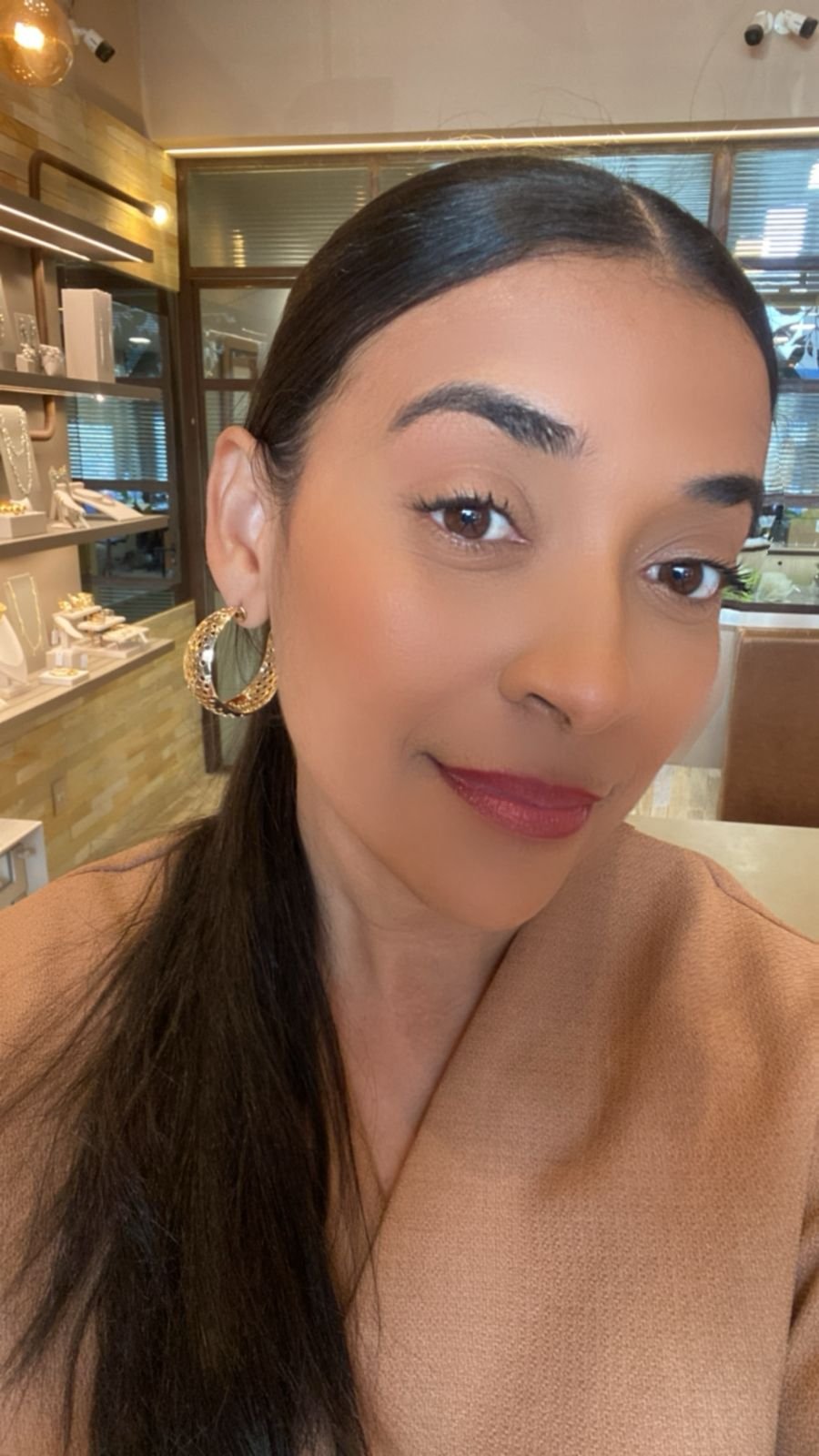 ARGOLAS CLARA FUROS GEOMÉTRICOS BANHO OURO