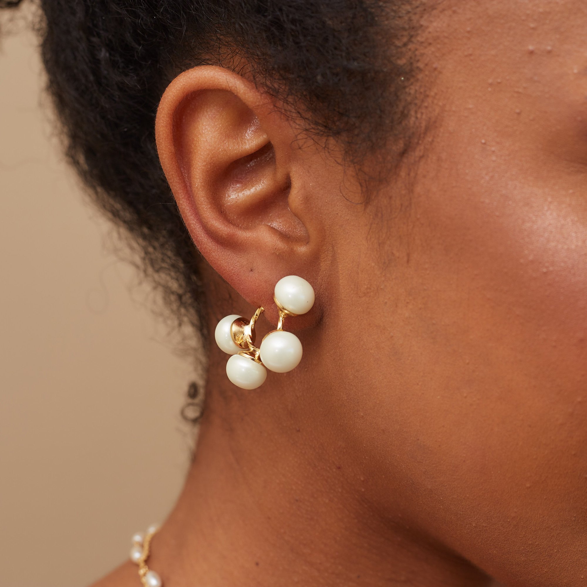 ARGOLAS MAORI PÉROLA SHELL 10MM FORMATO PÃO BANHO OURO