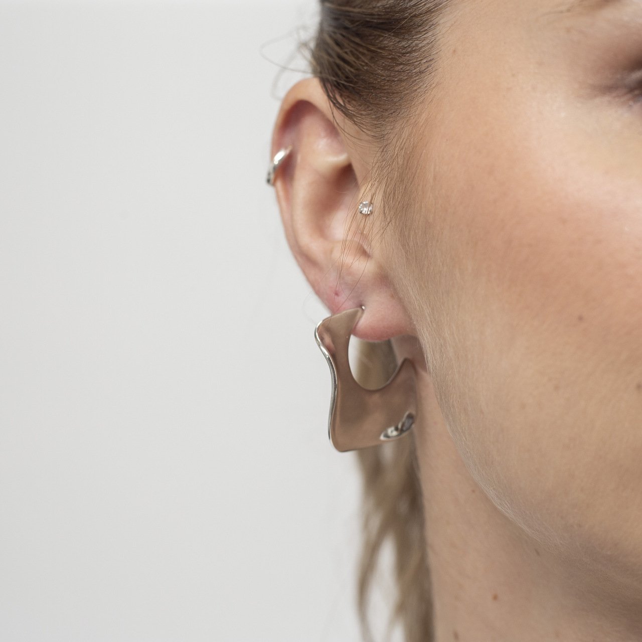 ARGOLAS ORGÂNICAS ONDAS ACHATADAS BANHO RÓDIO BRANCO