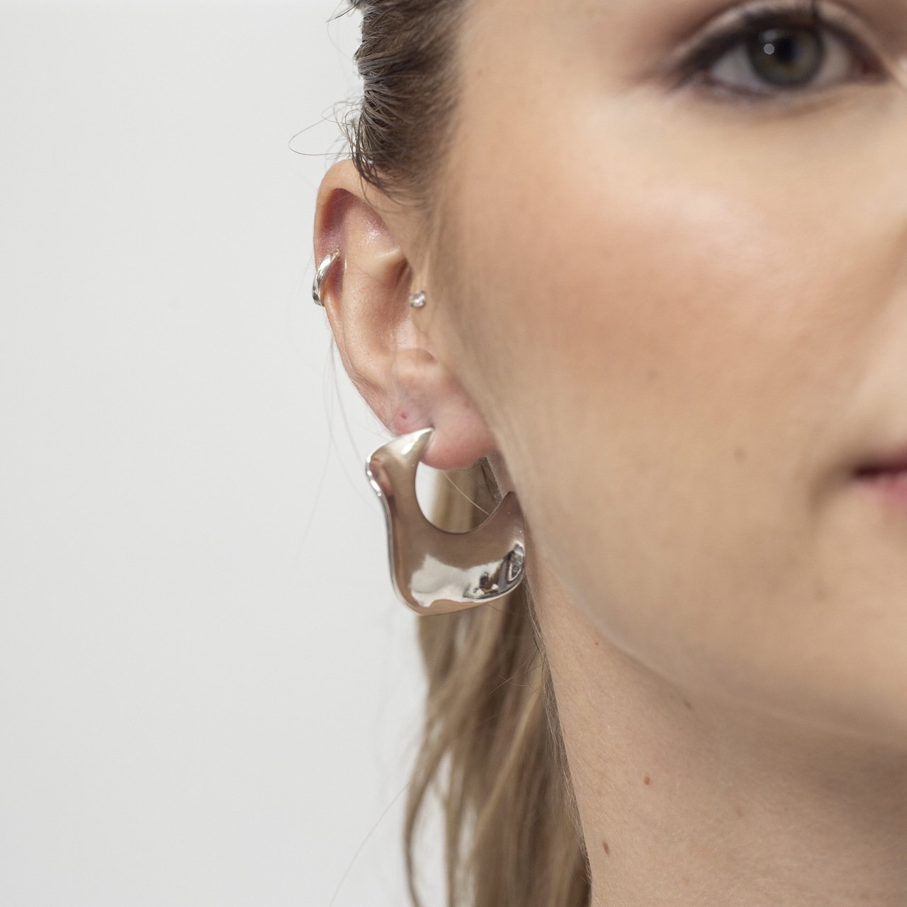 ARGOLAS ORGÂNICAS ONDAS ACHATADAS BANHO RÓDIO BRANCO