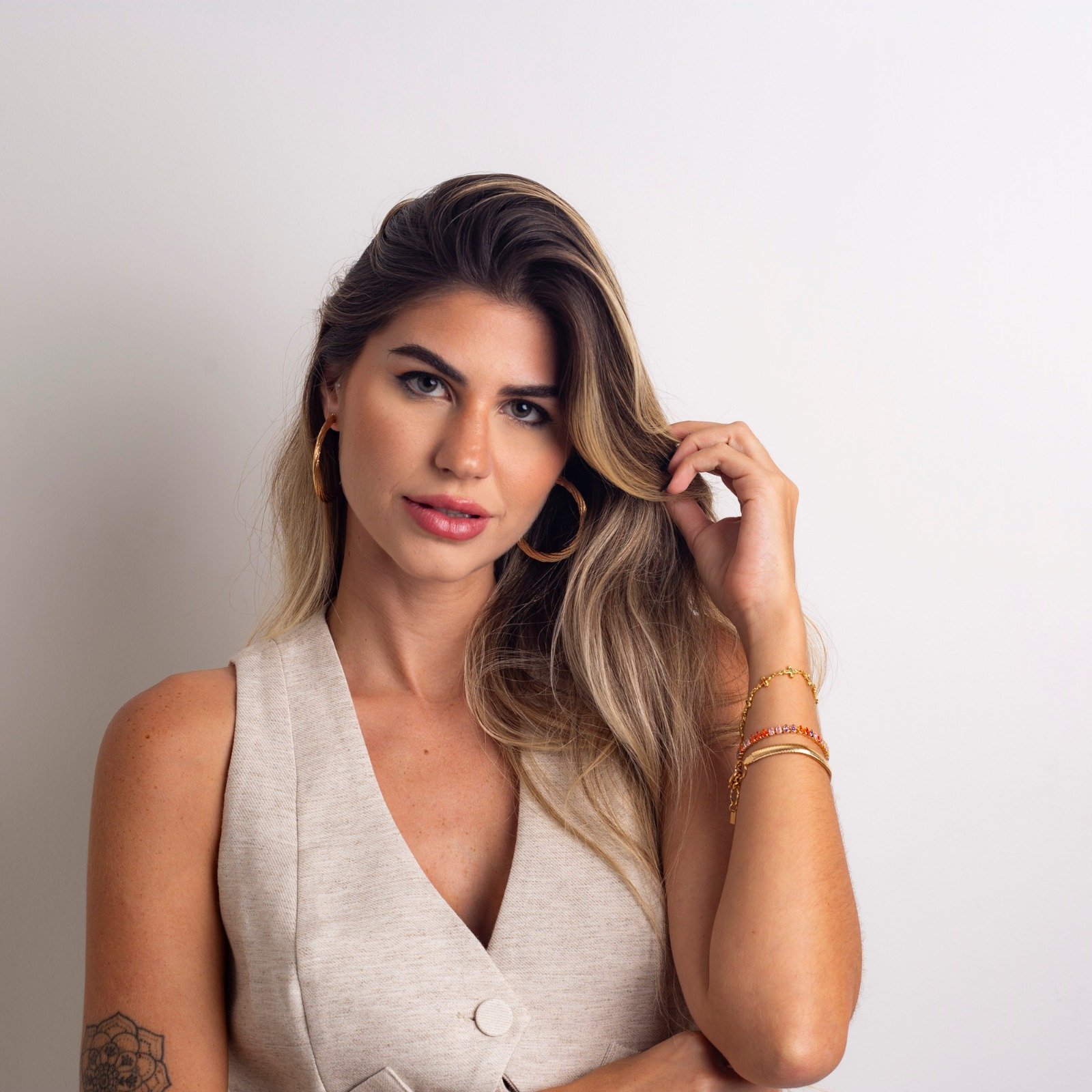 ARGOLAS TORCIDAS FINAS BANHO OURO