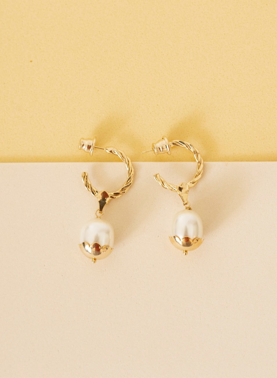 ARGOLAS TRANÇADA PING PÉROLA SHELL MAXI BANHO OURO