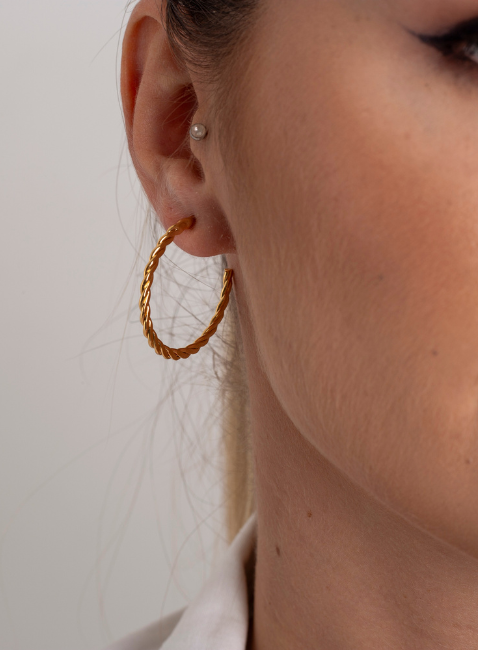 ARGOLAS TRANÇADAS TAMANHO M BANHO OURO