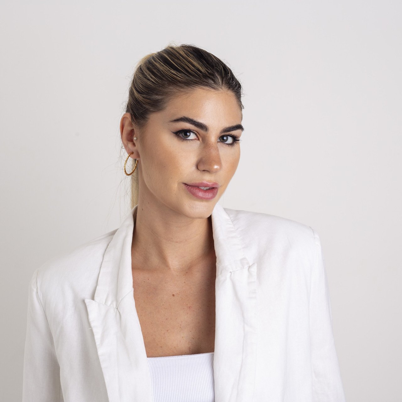 ARGOLAS TRANÇADAS TAMANHO M BANHO OURO