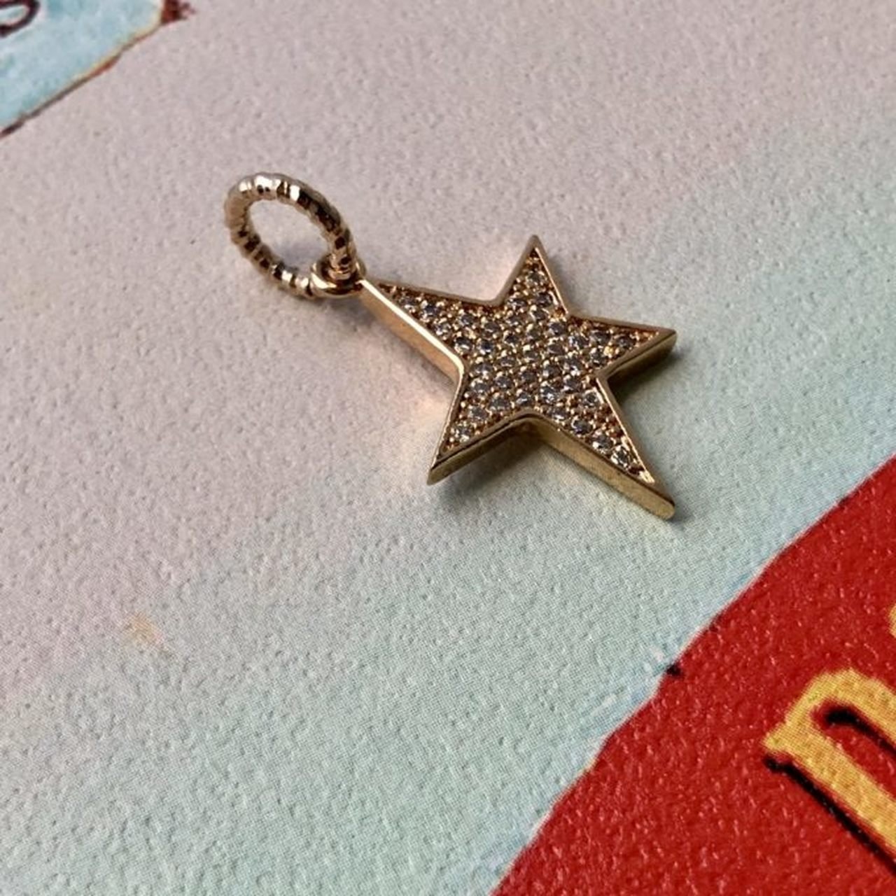 PINGENTE ESTRELA ZIRCÔNIAS INCOLORES BANHO OURO