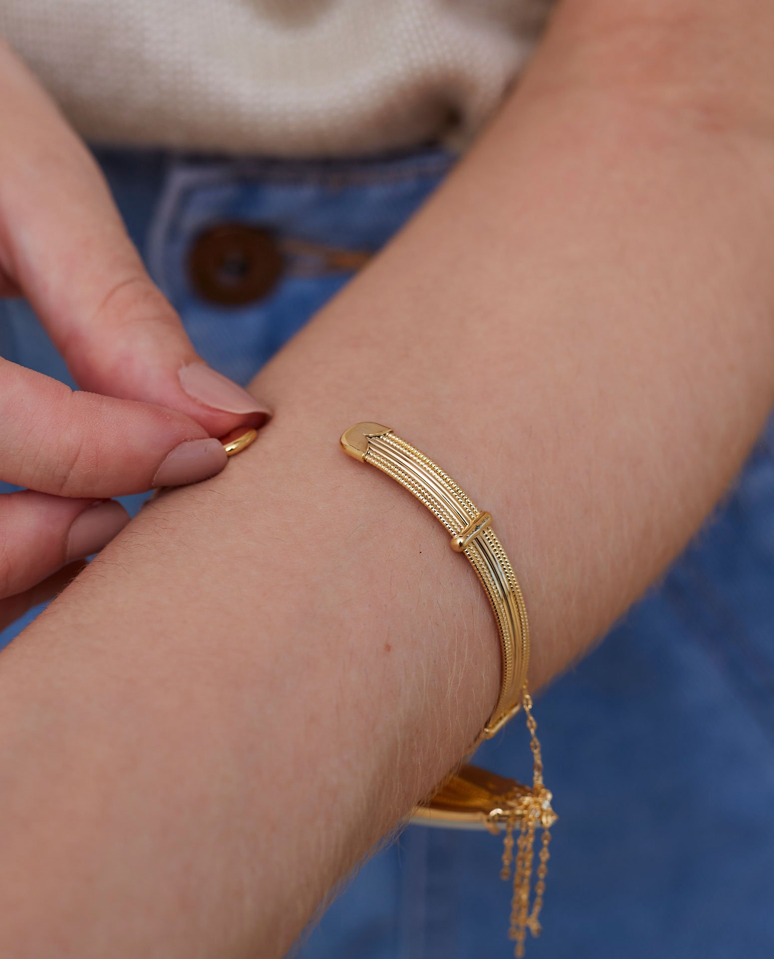 BRACELETE ANITA GOTA FINA AZUL BANHO OURO