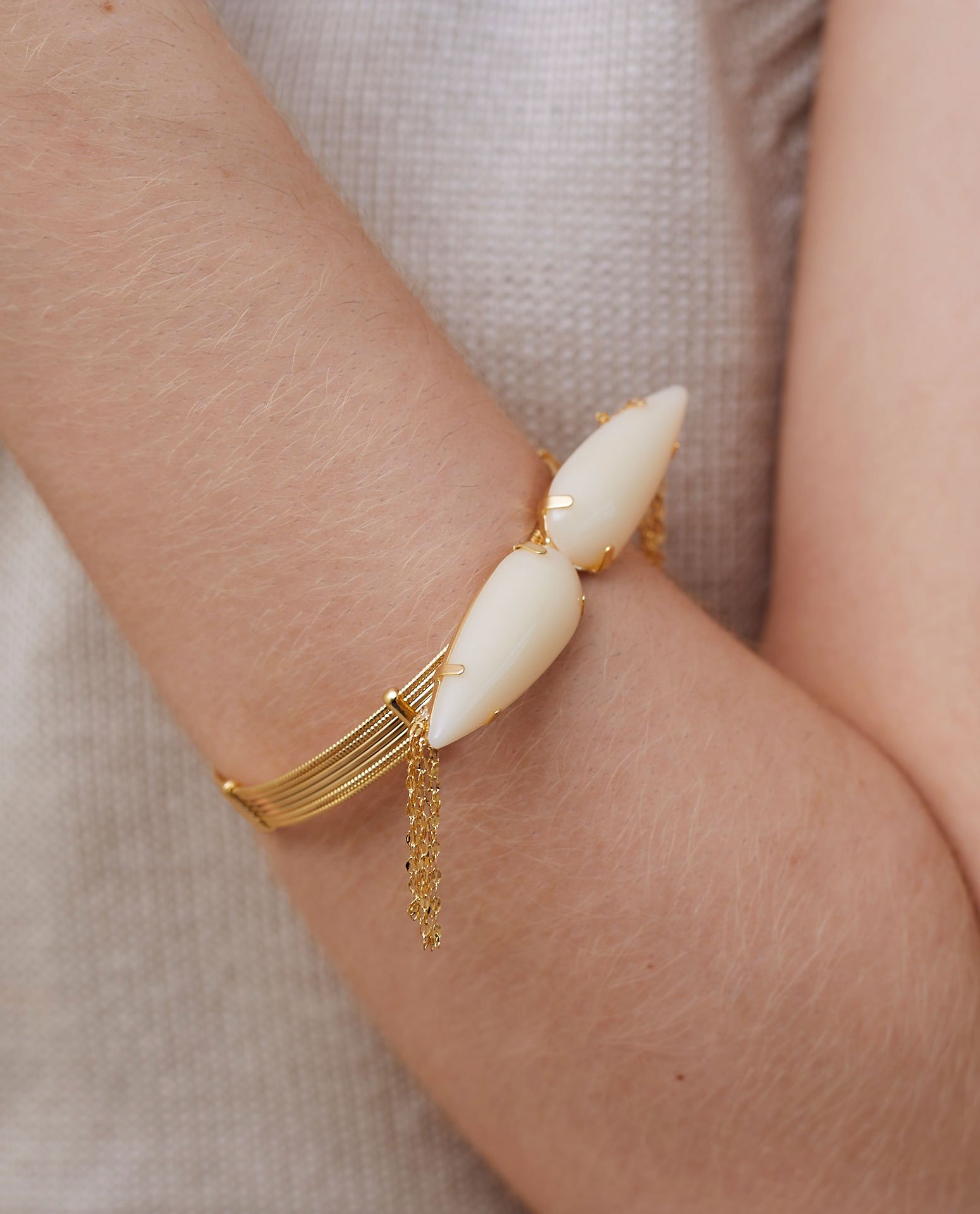 BRACELETE ANITA GOTA FINA BEGE BANHO OURO