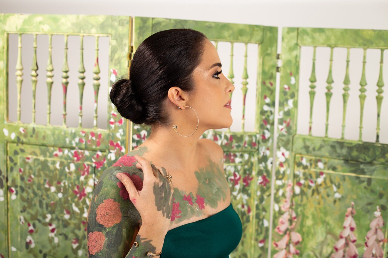 BRACELETE BELLIS CRISTAL CINZA E ZIRCONIAS BANHO OURO