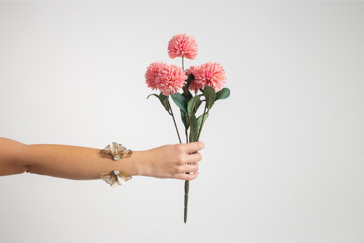 BRACELETE DAISY CRISTAL SWAROVSKI CINZA COM BANHO OURO