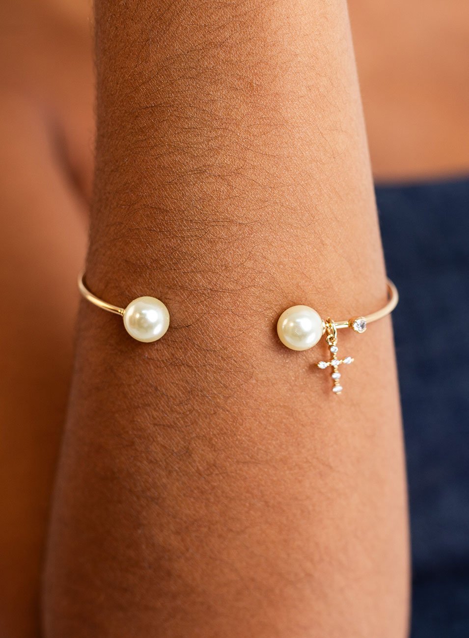 BRACELETE DUE PÉROLAS E CRUZ BANHO OURO