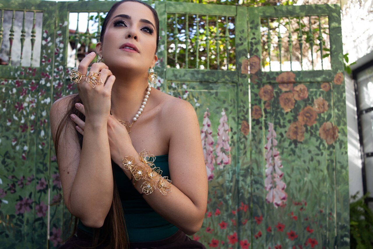 BRACELETE FLOR DE LÓTUS 3D ZIRCONIA COM BANHO OURO