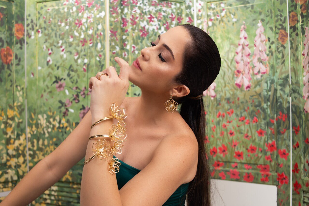 BRACELETE FLOR DE LÓTUS 3D ZIRCONIA COM BANHO OURO