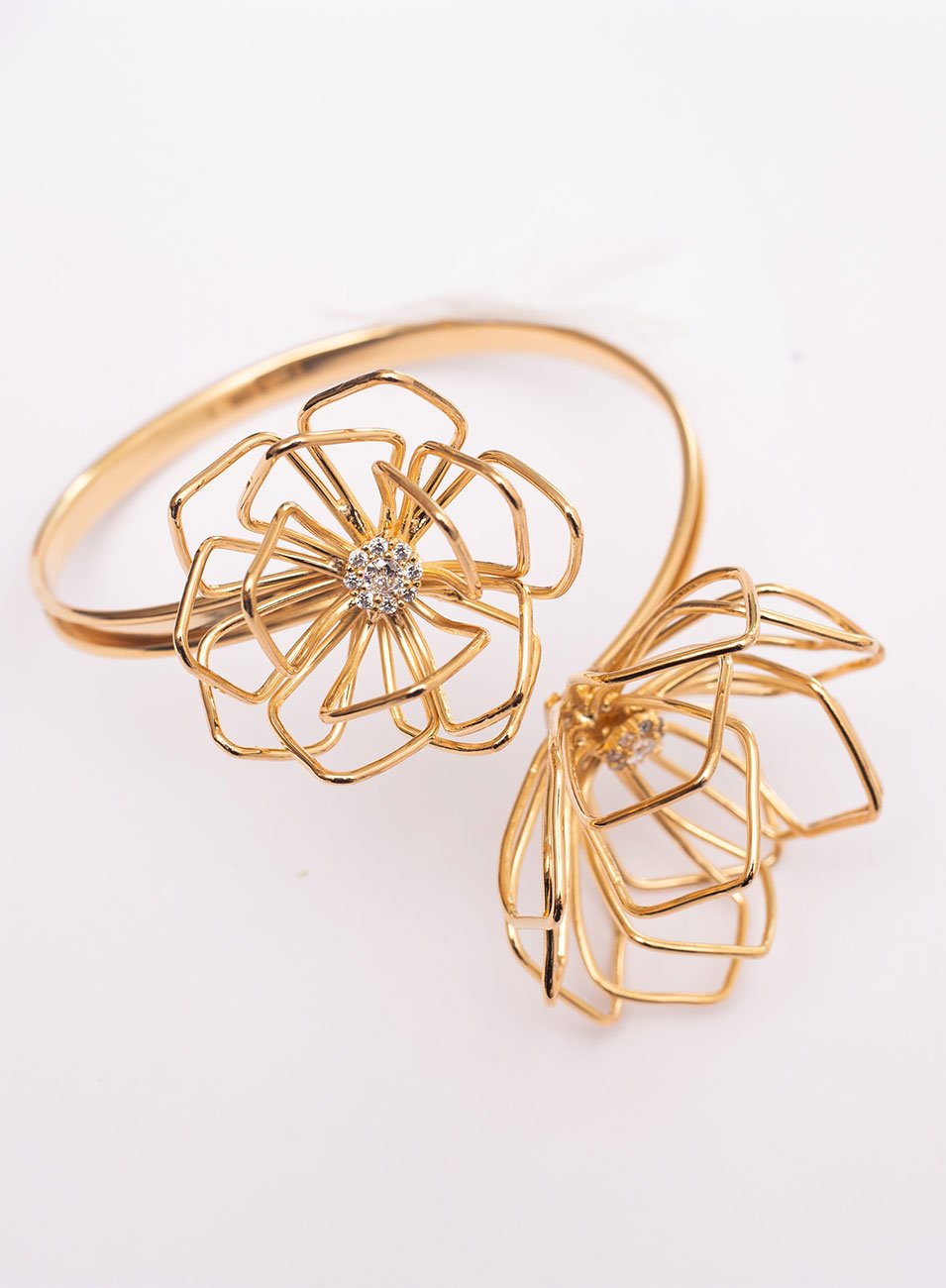 BRACELETE FLOR DE LÓTUS 3D ZIRCONIA COM BANHO OURO