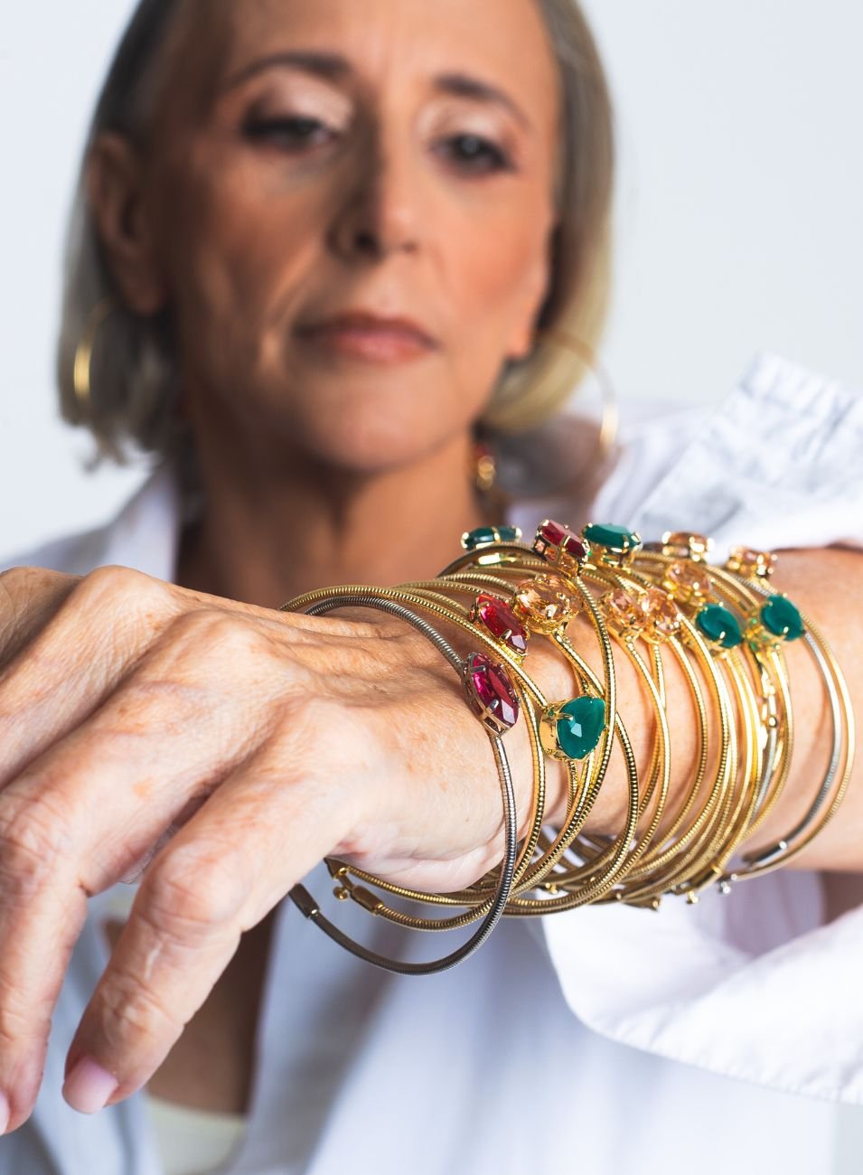 BRACELETE GRÃO GOTA VERDE BANHO RÓDIO BRANCO