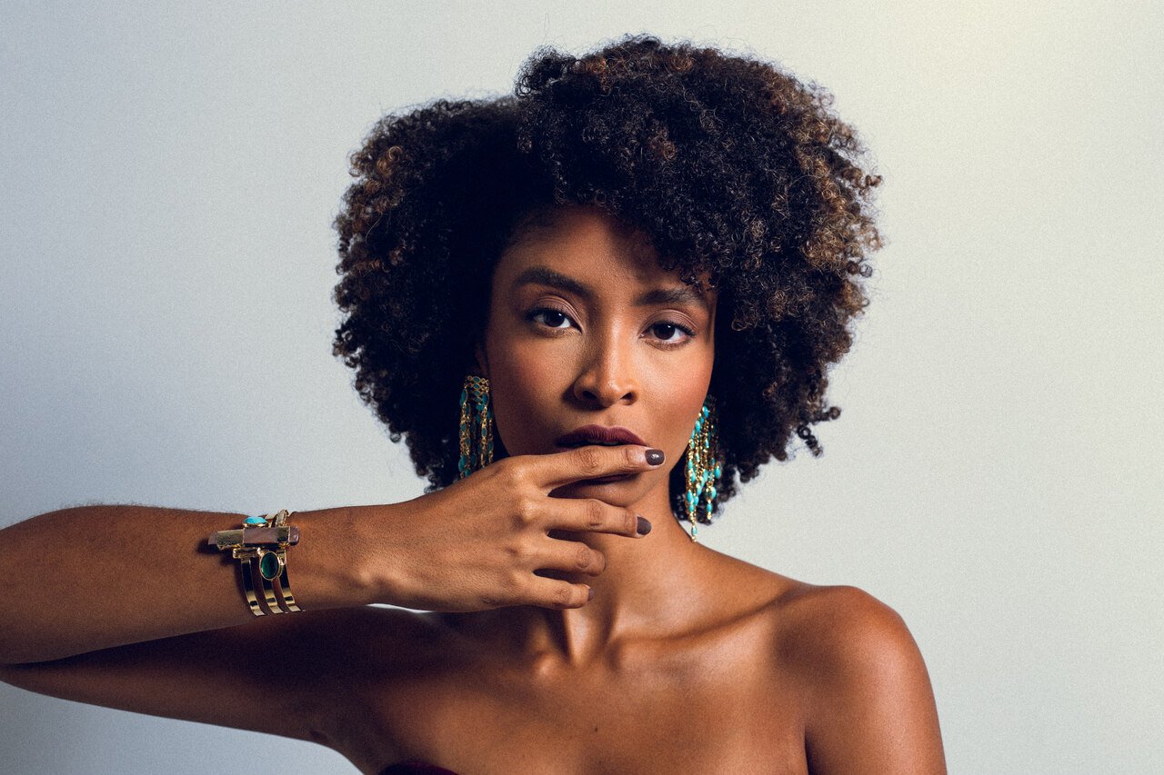 BRACELETE ÍCONE CRISTAIS TURQUESA E VERDE MADREPÉROLA ROSA BANHO OURO