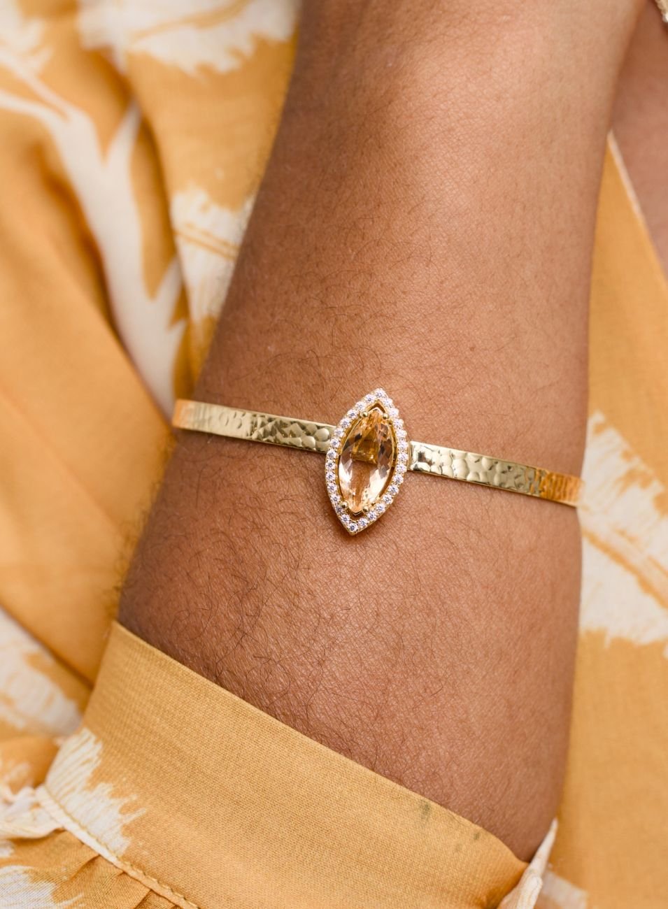 BRACELETE NINA NAVETE BEGE BANHO OURO