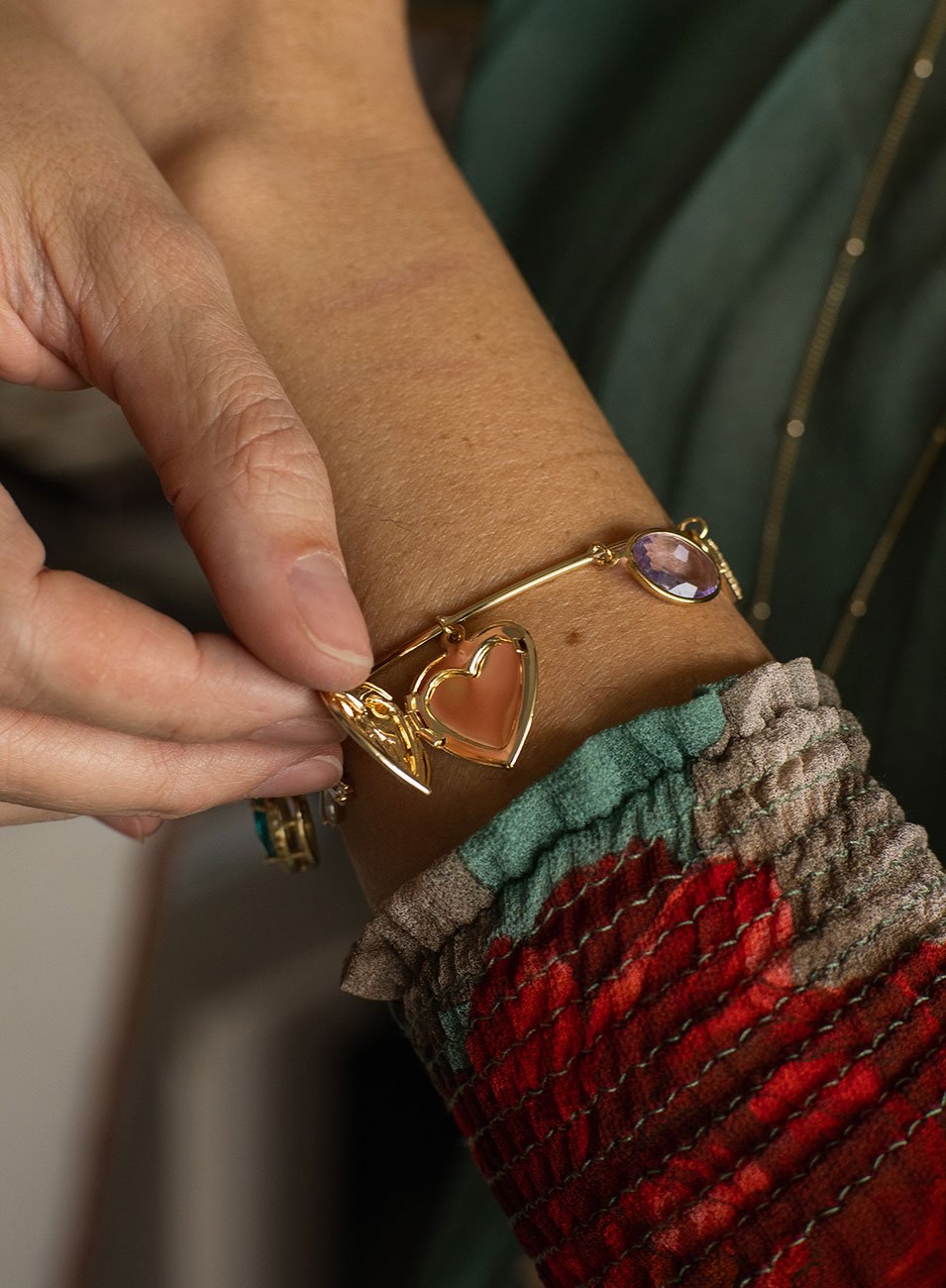 BRACELETE RELICÁRIO GRAÇA BANHO DE OURO