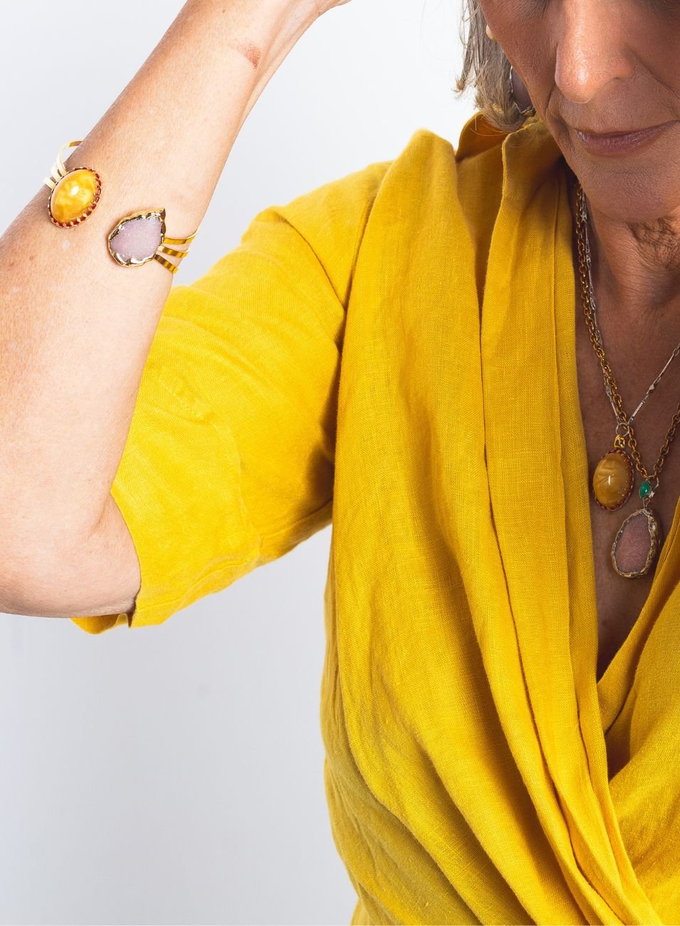 BRACELETE SOLSTÍCIO QUARTZO E CARAMELO BANHO DE OURO