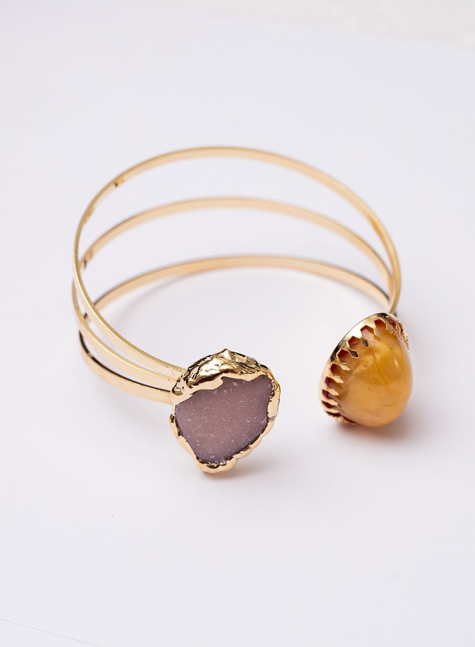 BRACELETE SOLSTÍCIO QUARTZO E CARAMELO BANHO DE OURO