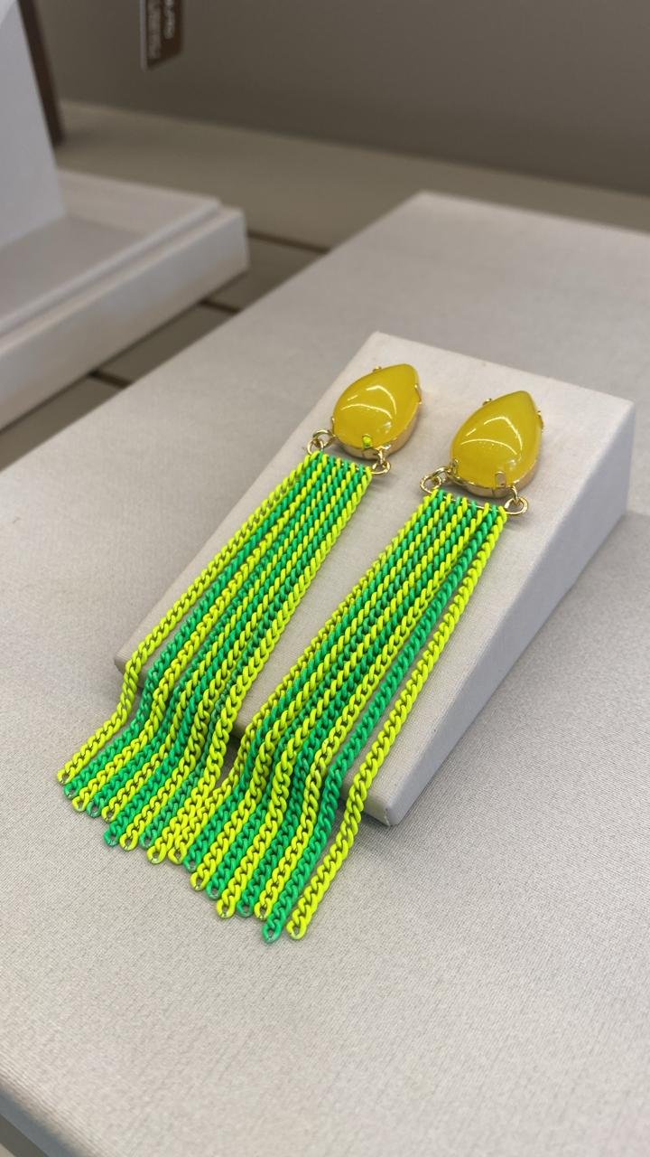 BRINCO BRASIL RESINA VERDE NEON BANHO OURO