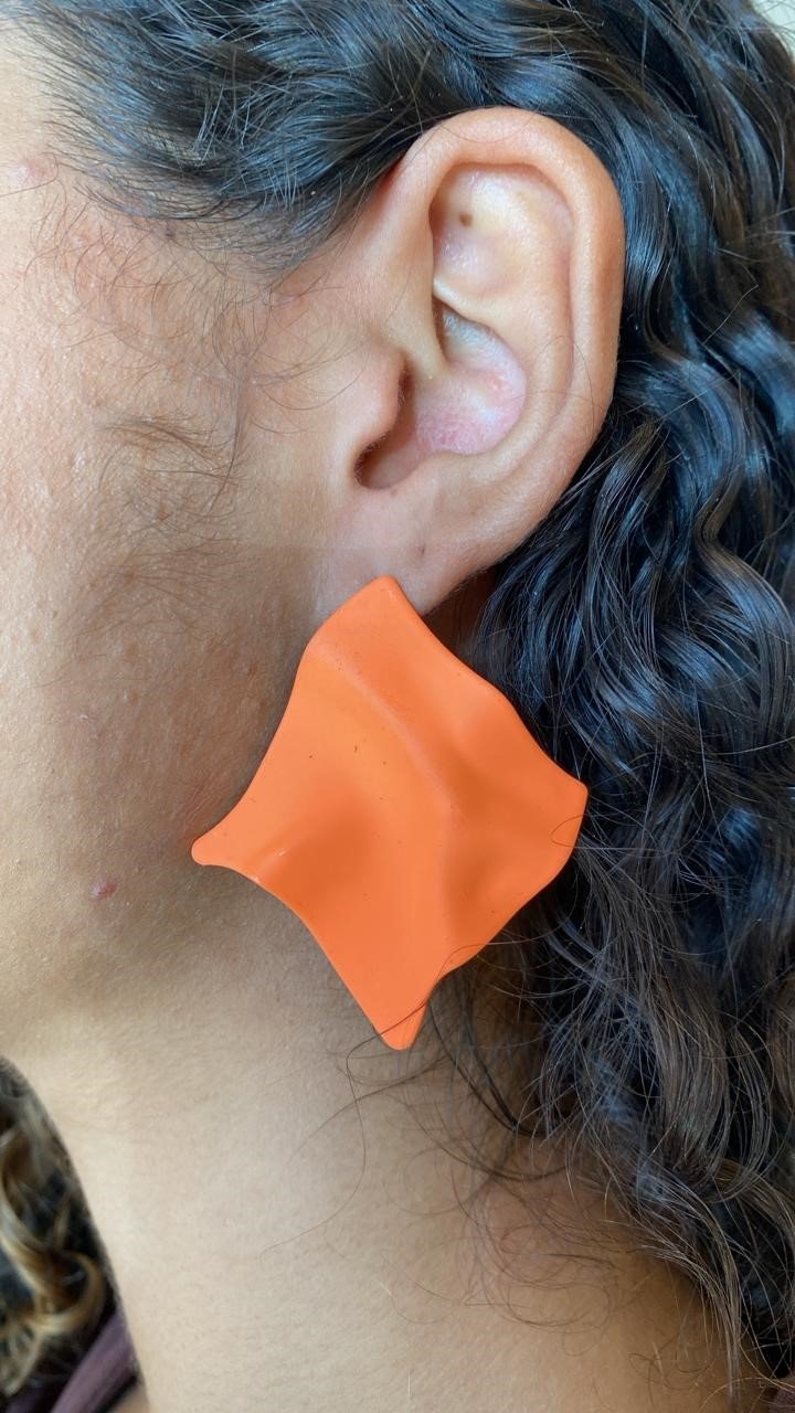 BRINCO CHAPA MARTELADA LARANJA