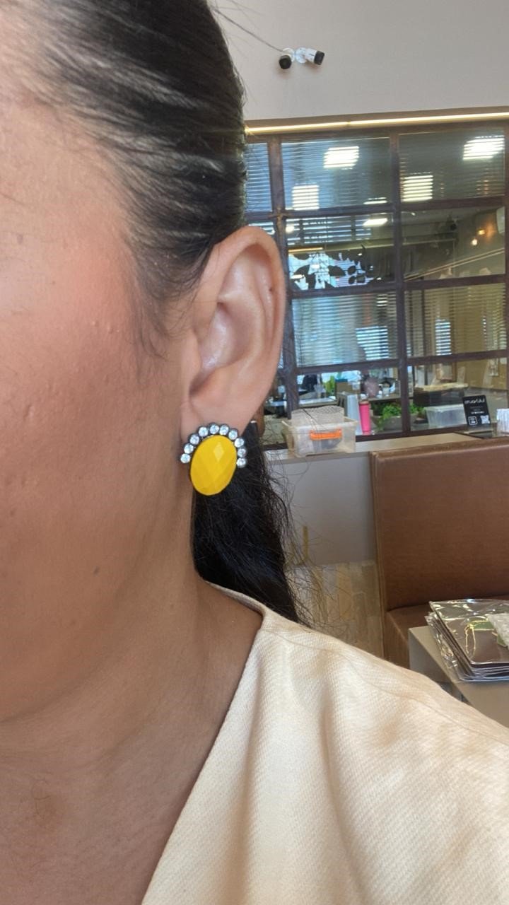 BRINCO ANNA PEDRA OVAL AMARELO CRAVAÇÃO ZIRCÔNIA BANHO RÓDIO NEGRO