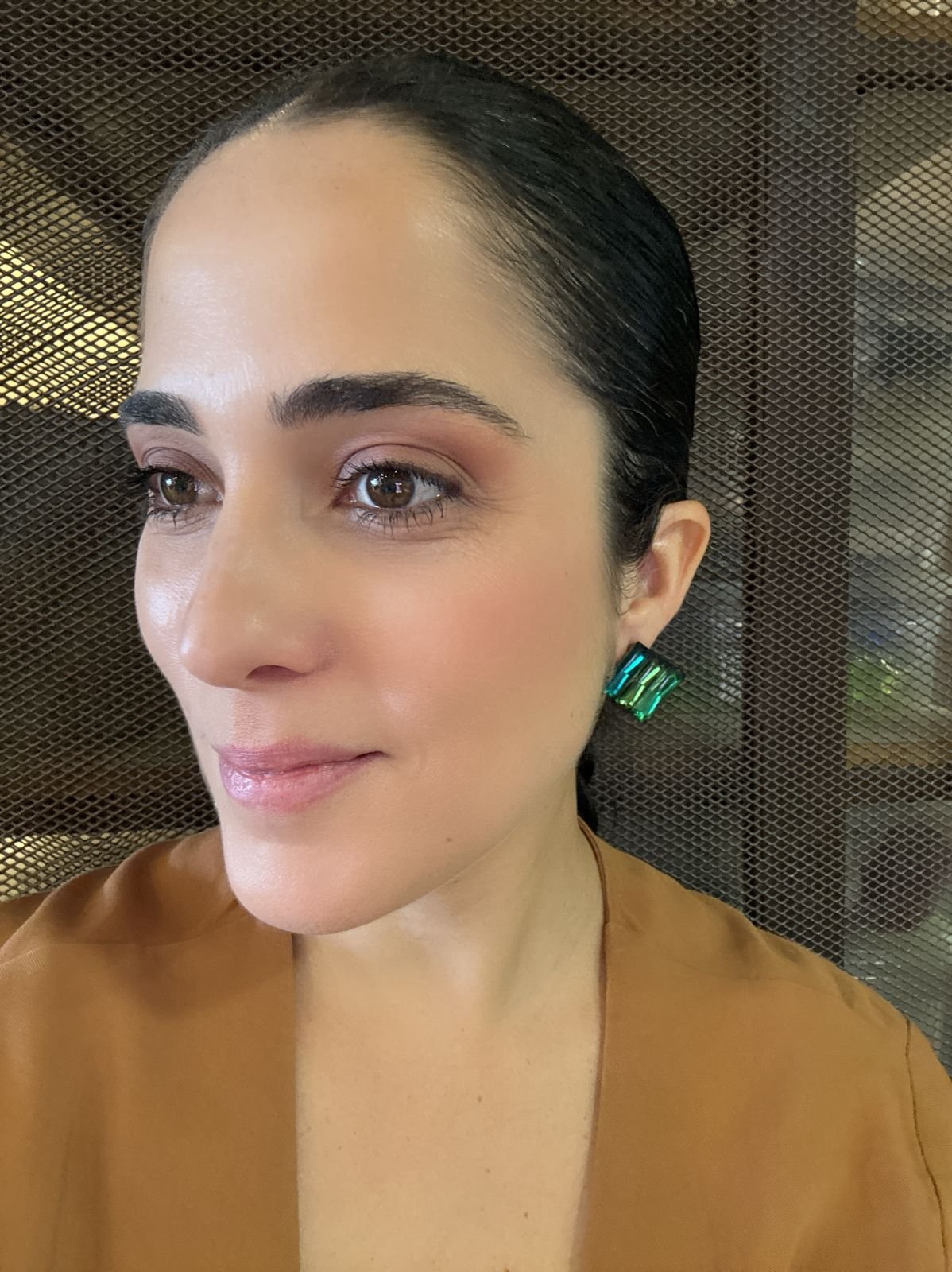 BRINCO BAGUETE ESMERALDA BANHO OURO