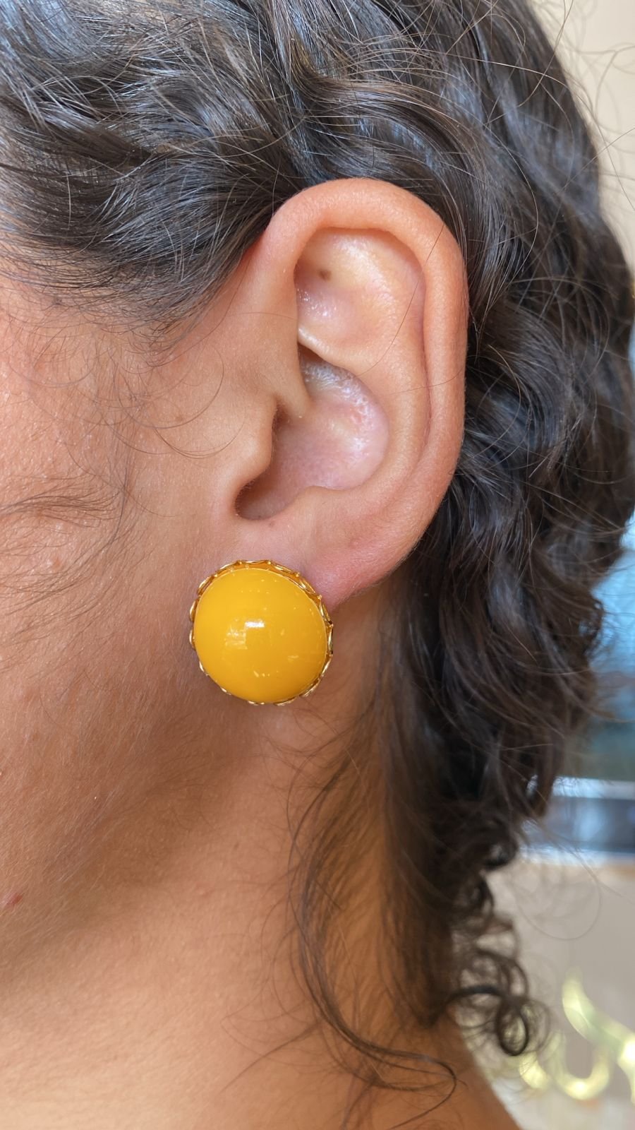 BRINCO BOTTON CABOCHÃO AMARELO BANHO OURO