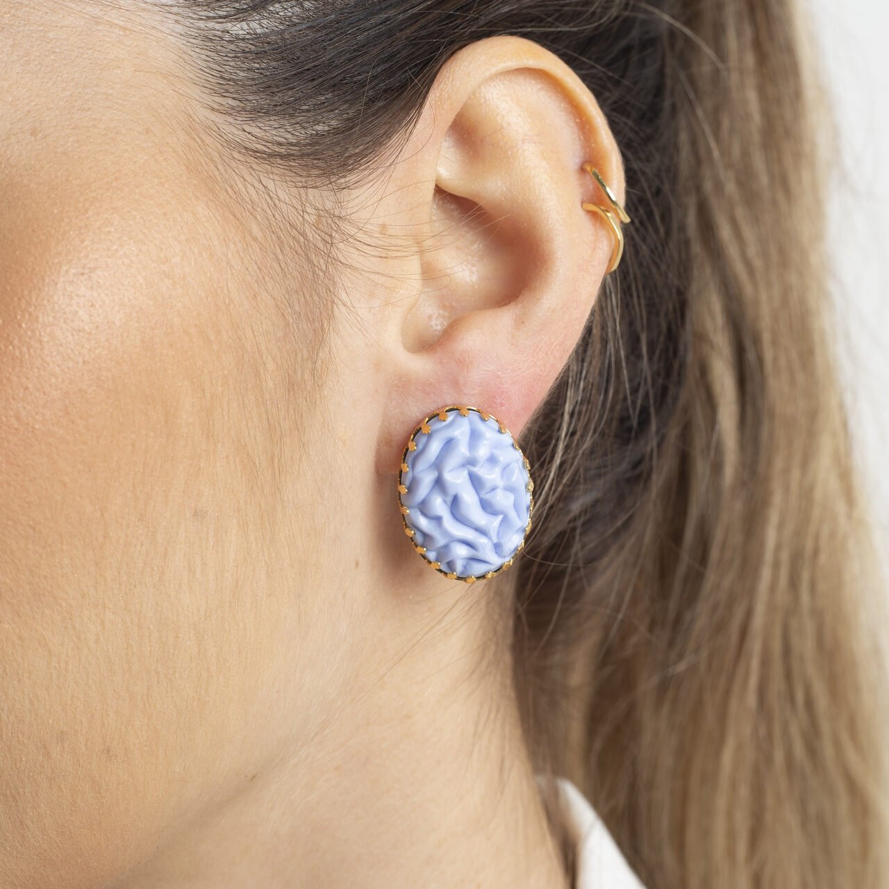 BRINCOS ÁGATA RESINA AZUL CLARO BANHO OURO