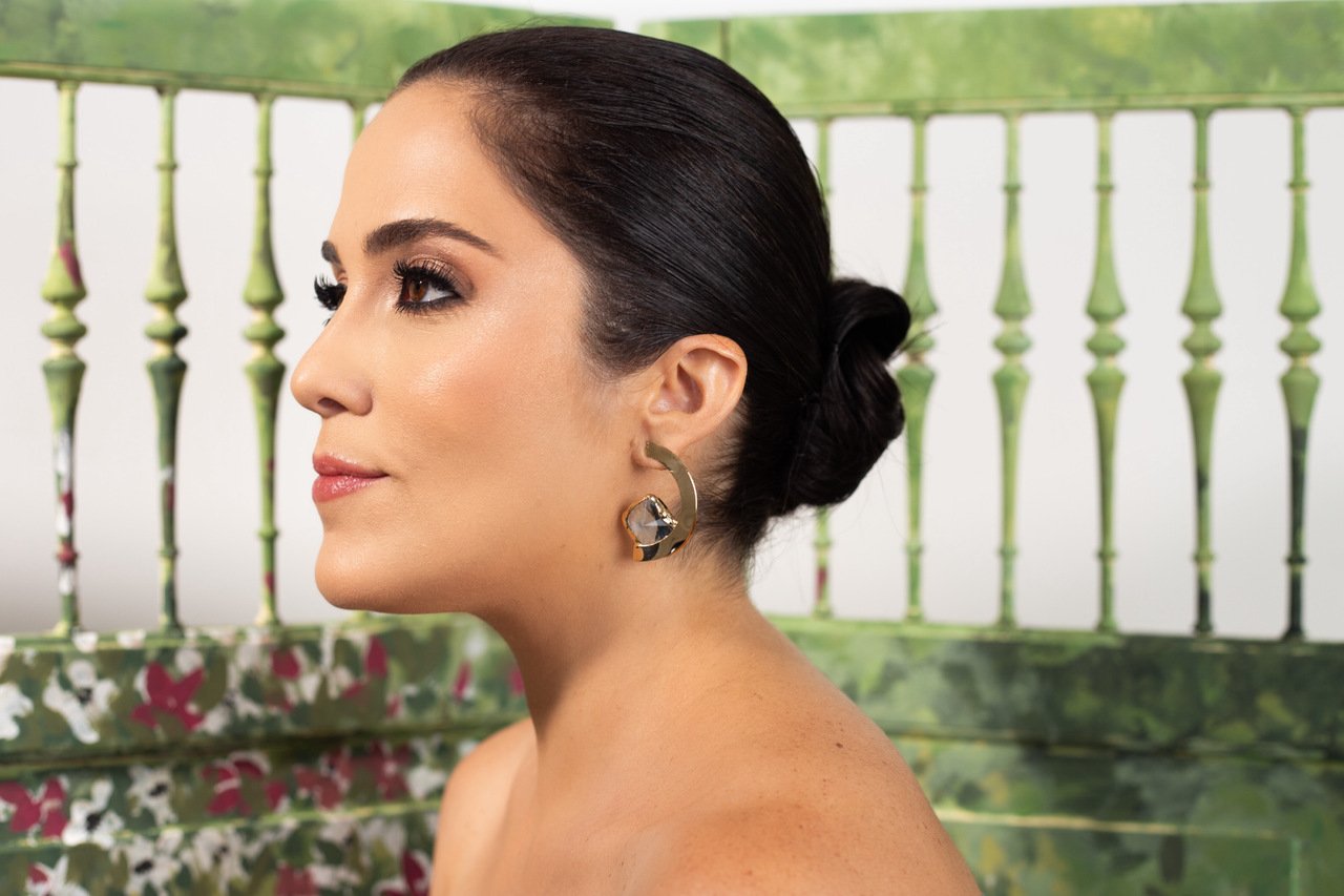 BRINCOS AMALFI GEOMETRICO CRISTAL AZUL CRAVAÇÃO ORGÂNICA COM BANHO OURO