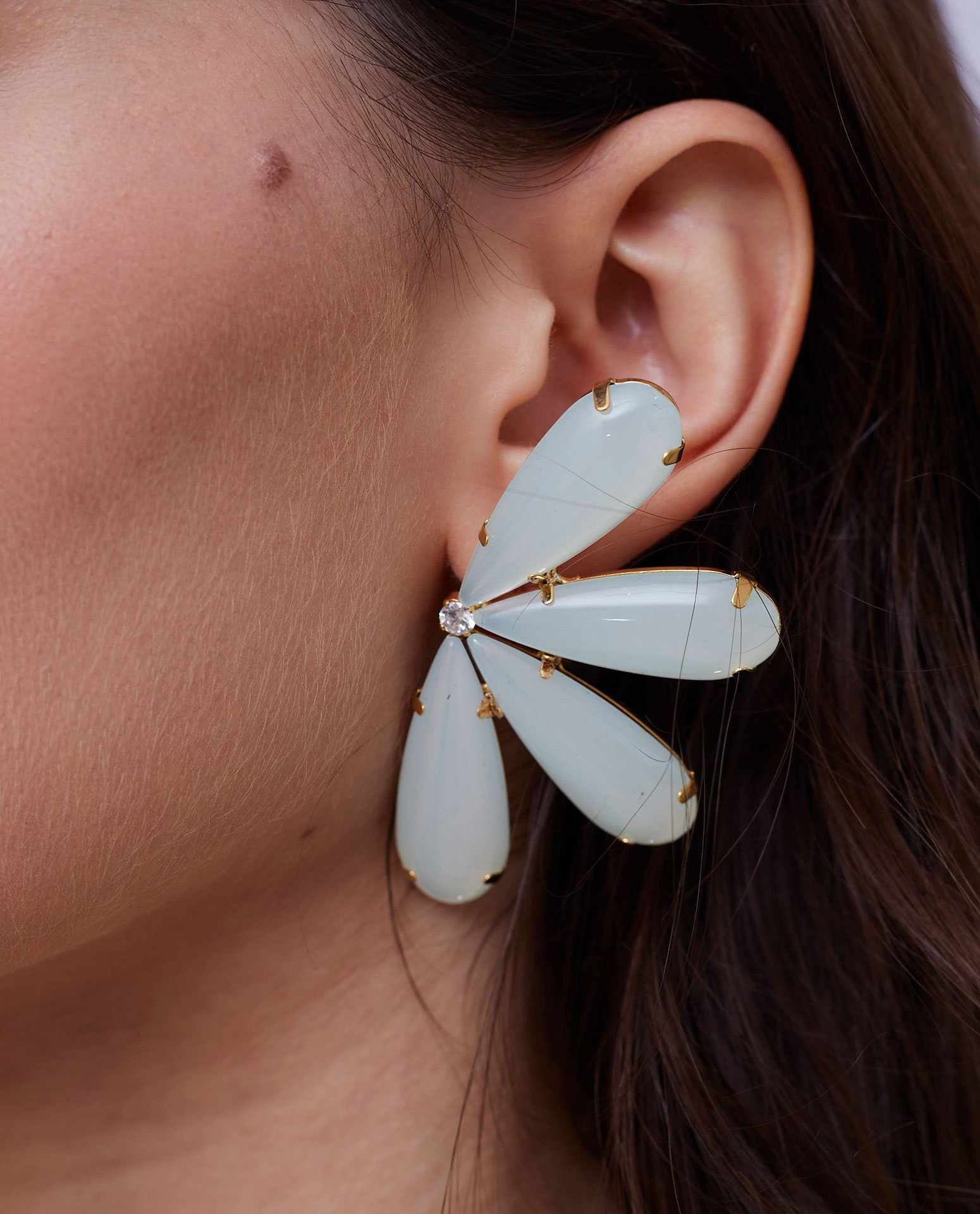 BRINCOS ANINHA GOTA LONGA BRANCA CRAVAÇÃO ZIRCÔNIA INCOLOR BANHO OURO