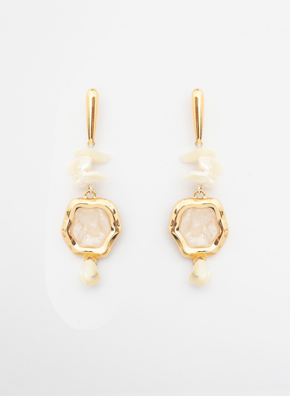 BRINCOS BOHOCHIC CASCALHOS MADREPÉROLA BANHO OURO