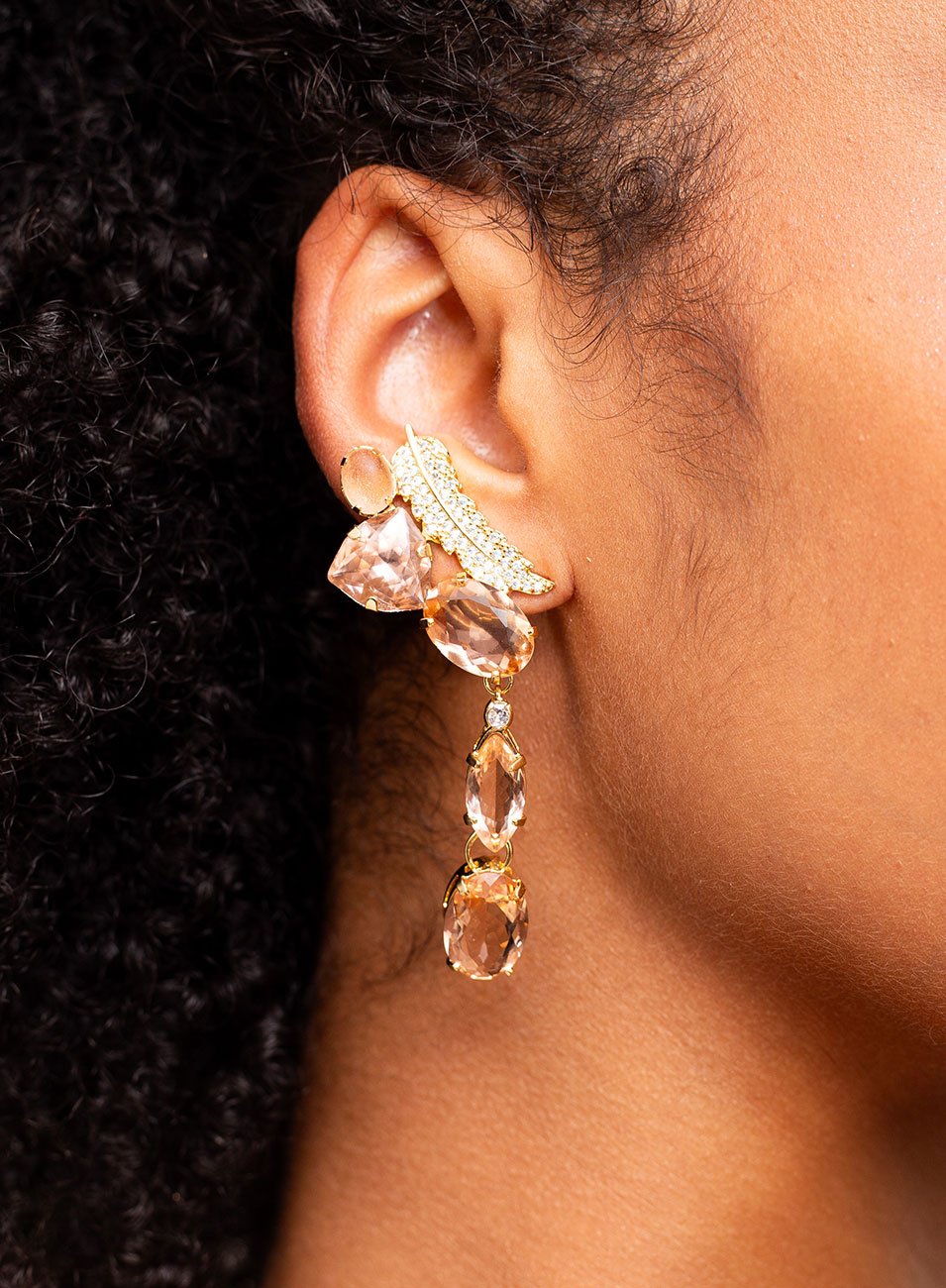 BRINCOS DIVA EARCUFF FOLHA CRISTAIS ROSÊ 2 EM 1 BANHO OURO