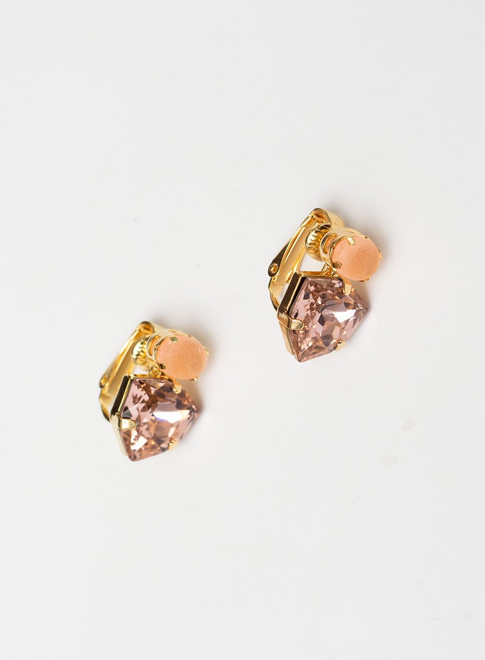 BRINCOS DIVA PEQUENO CRISTAL SWAROVSKI TRIANGULAR PRESSÃO BANHO OURO
