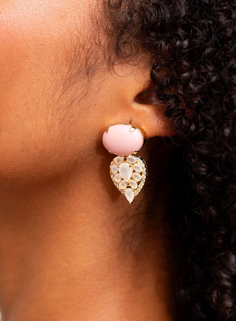 BRINCOS DONNA QUARTZO ROSA BANHO OURO