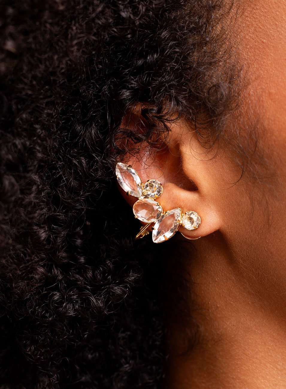 BRINCOS EARCUFF AURA MIX CRISTAIS INCOLOR BANHO OURO