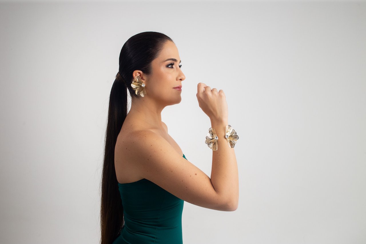 BRINCOS EARCUFFS DAISY CRISTAL SWAROVSKI INCOLOR COM BANHO OURO