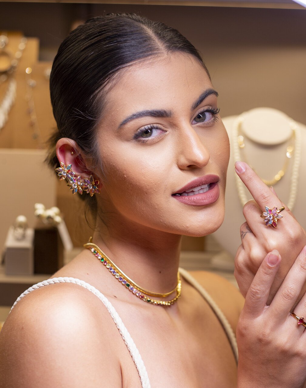 BRINCOS EARCUFFS FLORES MARGARIDA COLORIDAS BANHO OURO