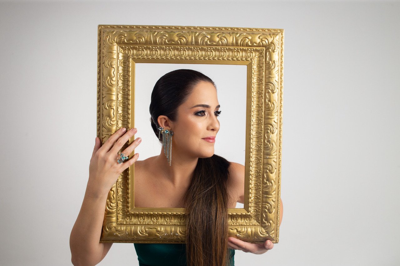 BRINCOS EARCUFFS FRANJA STRASS MIX CRISTAIS AZUL BANHO OURO