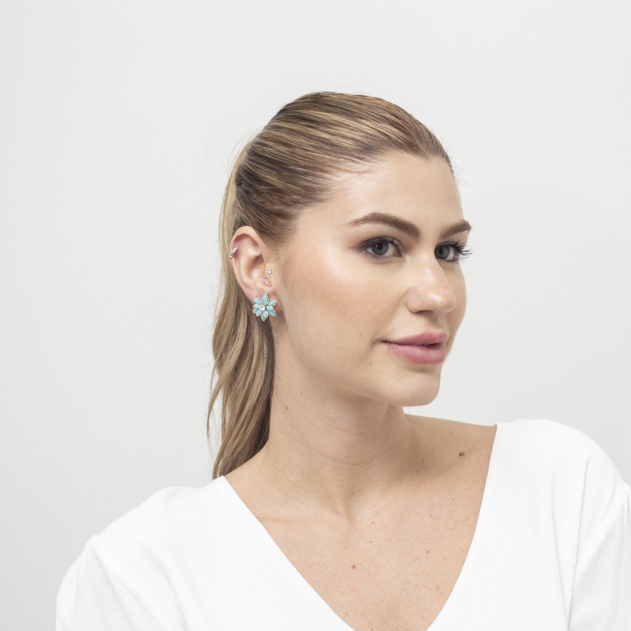 BRINCOS FLOR TURQUESA CRISTAIS INCOLOR BANHO OURO