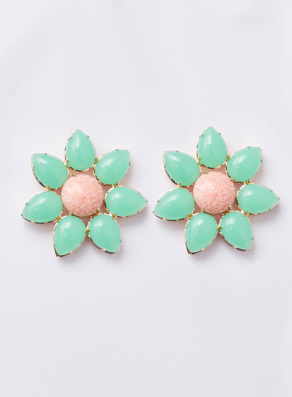 BRINCOS FLOR VERDE RESINA E CORAL BANHO OURO