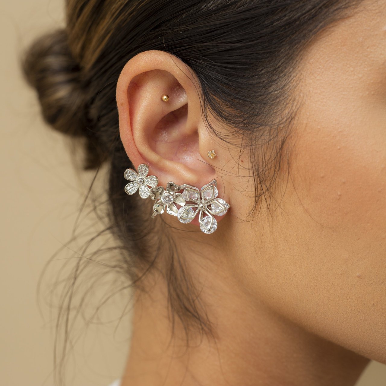 BRINCOS FLORIR EAR CUFFS MIX FLORES ZIRCÔNIA BANHO RÓDIO BRANCO